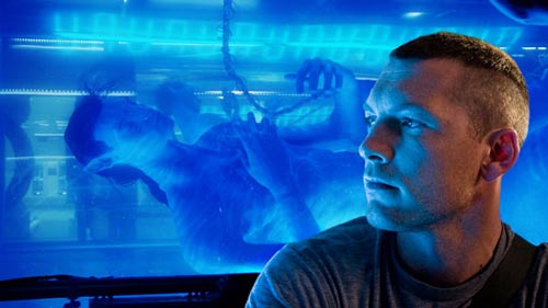 Jake Sully ao lado do seu Avatar. Foto: Divulgação / 20th Century Fox. Jake Sully ao lado do seu Avatar. Foto: Divulgação / 20th Century Fox.