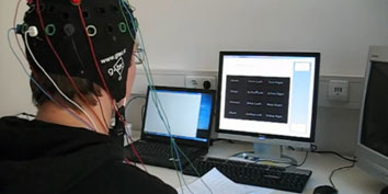 Imagem de: Captação de ondas cerebrais para controlar o computador