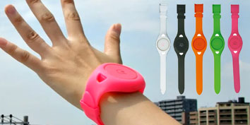 Imagem de: Pulseira com chip armazena dinheiro eletrônico