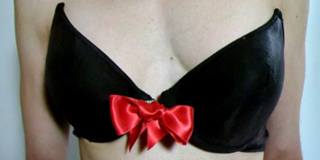 Imagem de: Empresa cria sutiã que pode ser retirado com palmas