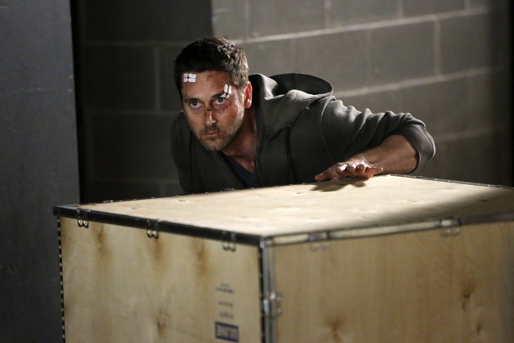 Imagem de: The Blacklist Redemption: Liz e Cooper ajudam Tom no trailer do 7º episódio