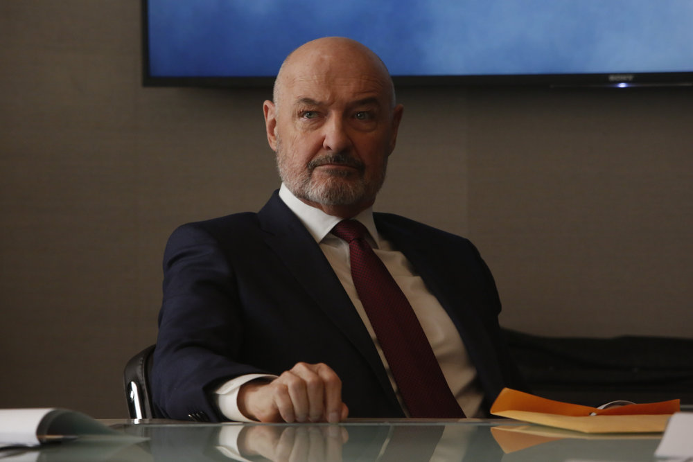 Imagem de: The Blacklist Redemption: disputa entre Scottie e Howard em cena da 1ª season finale