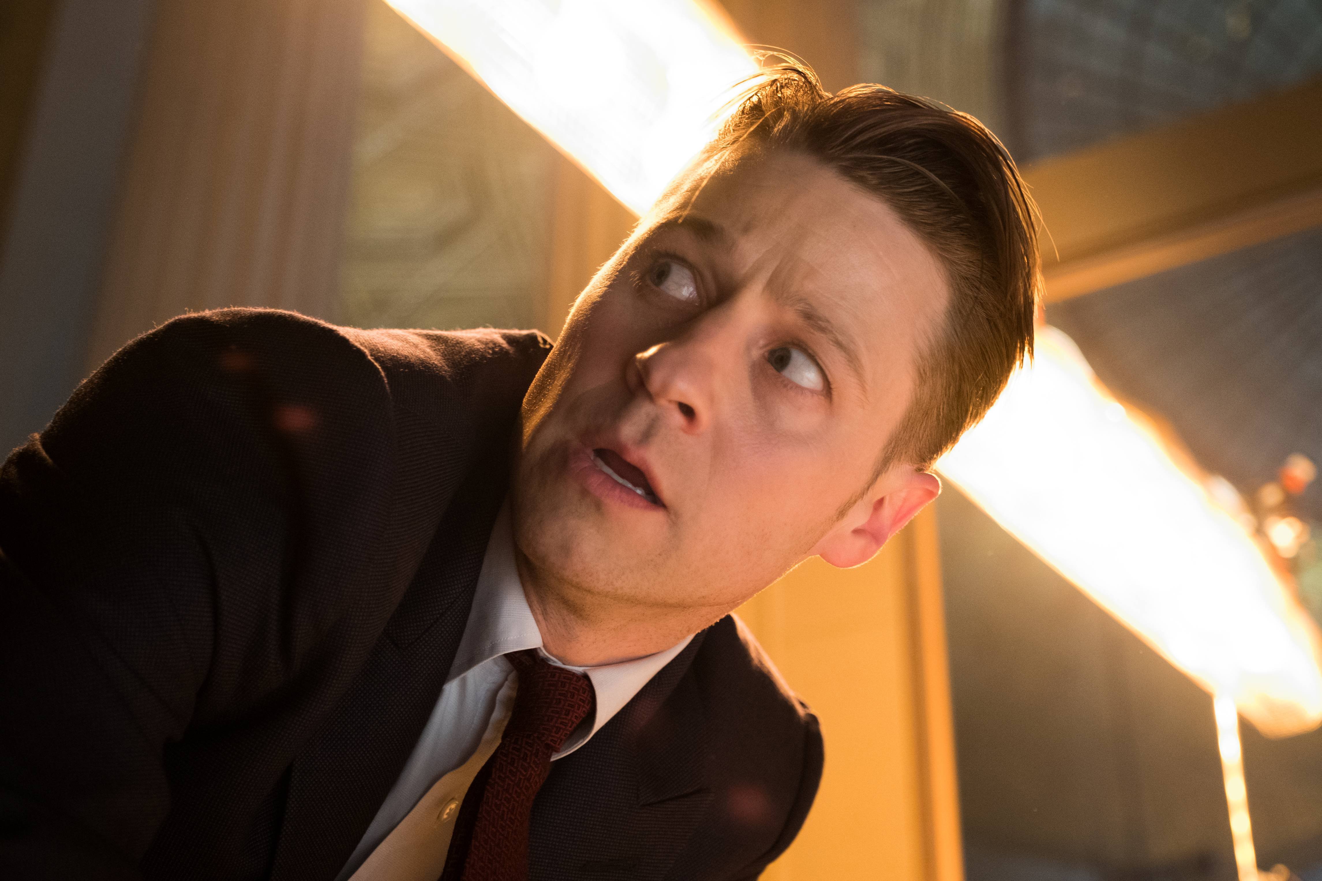 Gotham Jim Tem Encontro Com Pinguim Em Cenas Do Episódio 3x18 Minha