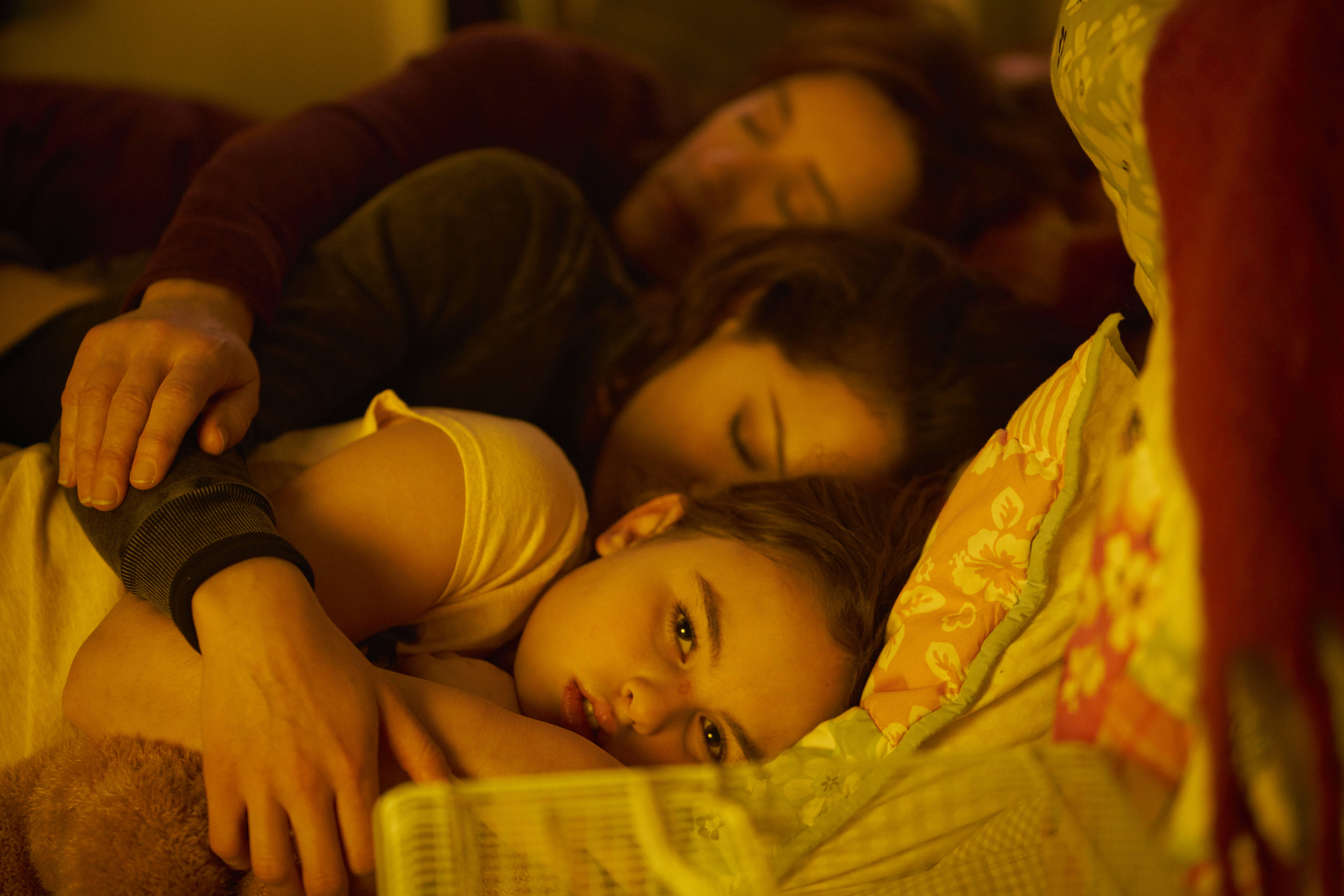 Imagem de: Orphan Black: pressão para capturar Kira no trailer do episódio 5x02