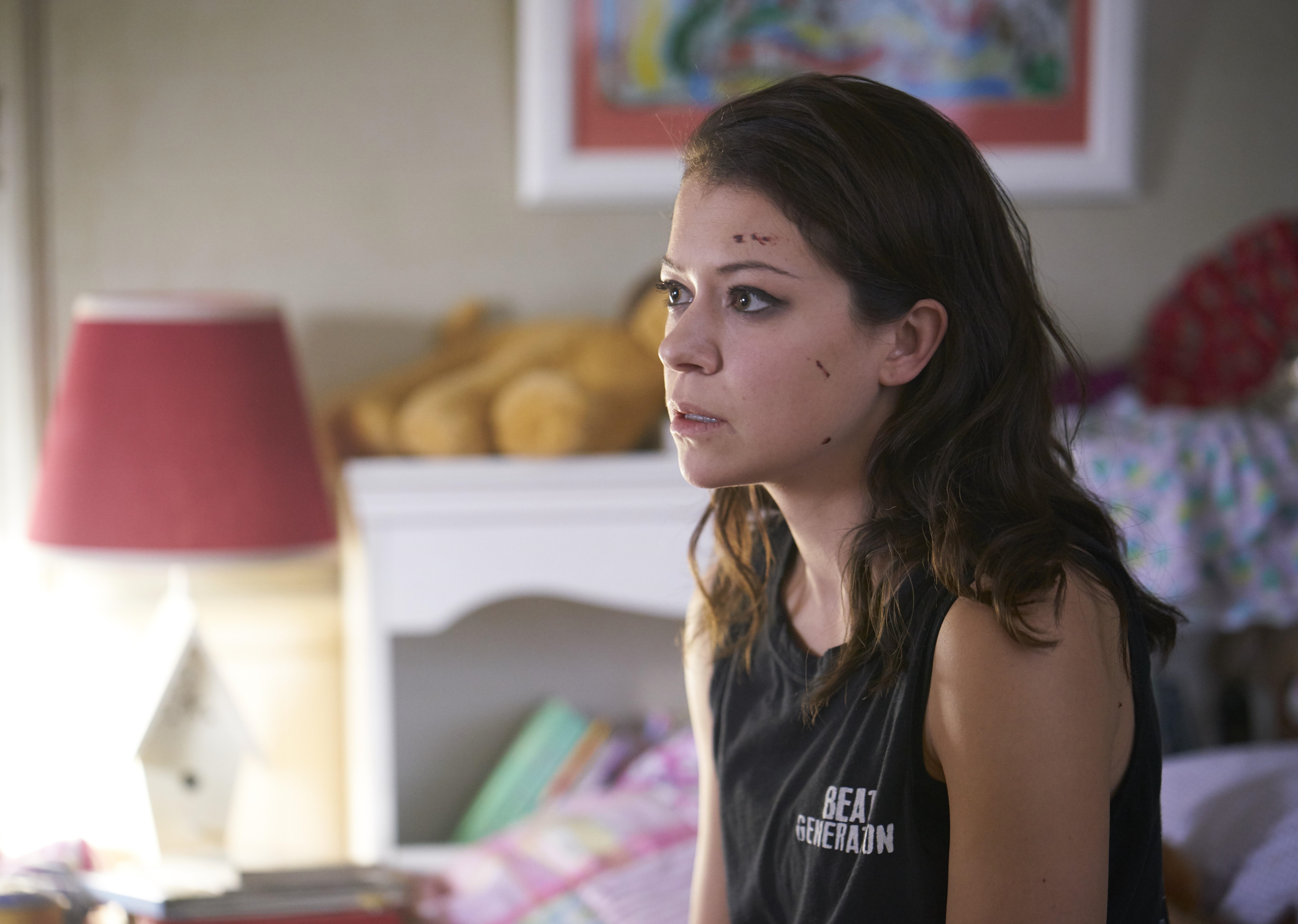 Imagem de: Orphan Black: estranho jantar em família no trailer do episódio 5x05
