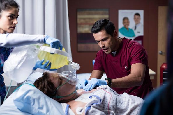Imagem de: The Night Shift: médico desiste de paciente no trailer do episódio 4x04