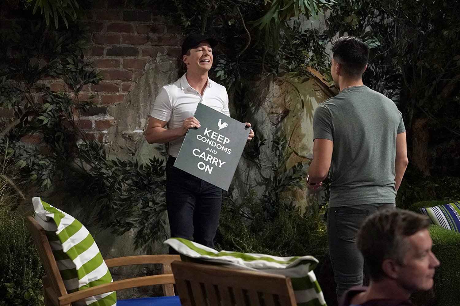 Imagem de: Will & Grace: namorando caras mais jovens em cenas e fotos do episódio 9x02