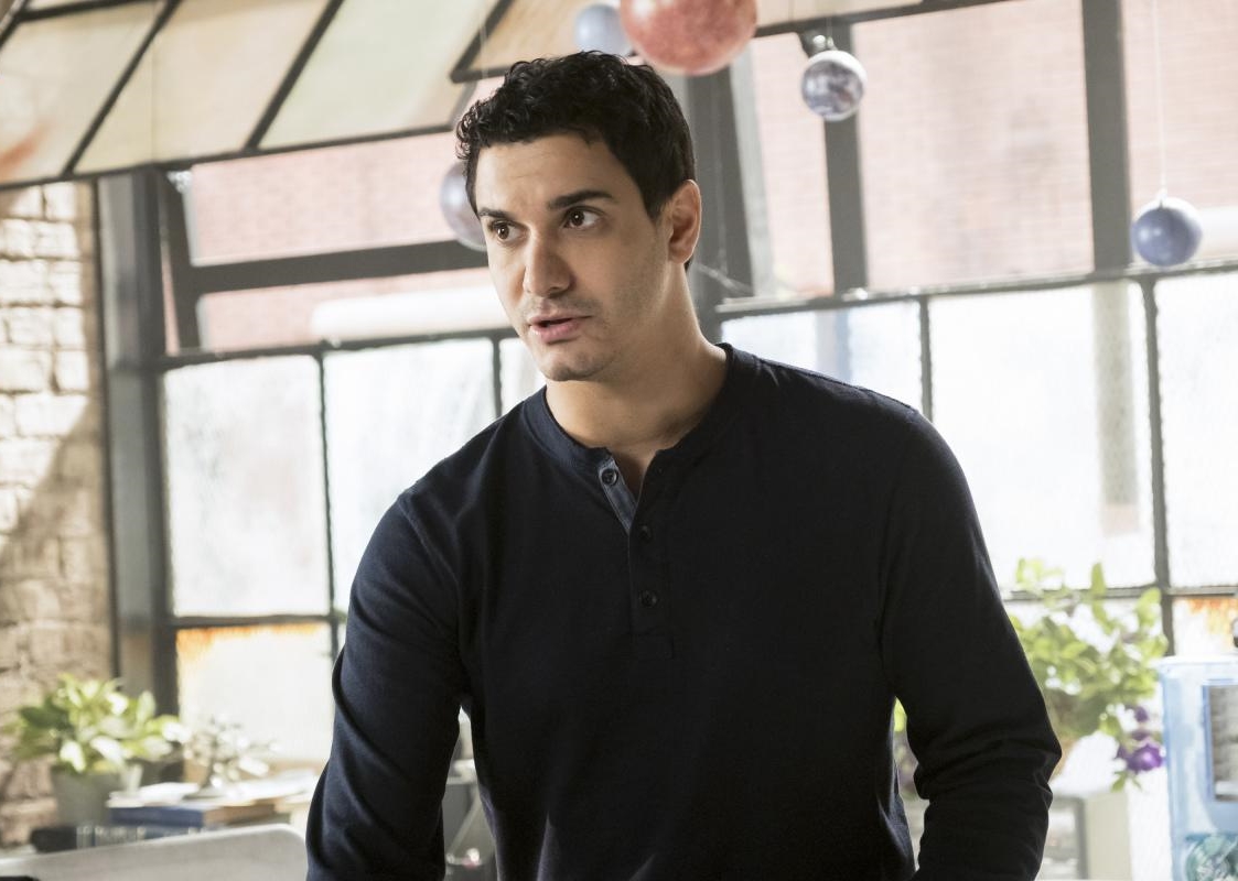 Imagem de: Scorpion: conhecendo a vizinha no trailer e cenas do episódio 4x07