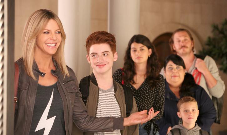 Imagem de: The Mick: se aproveitando de uma senhora de 100 anos no trailer do episódio 2x06