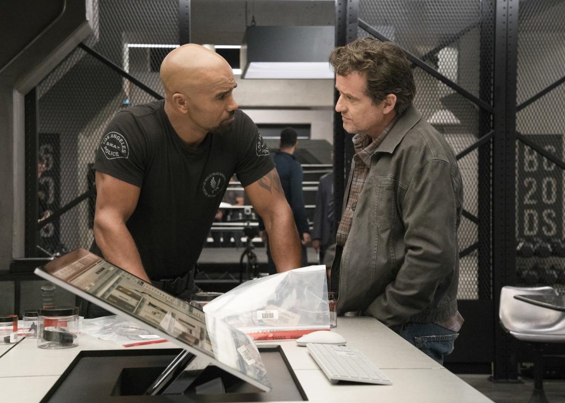 Imagem de: S.W.A.T.: busca por homem-bomba no trailer e cenas do 4º episódio
