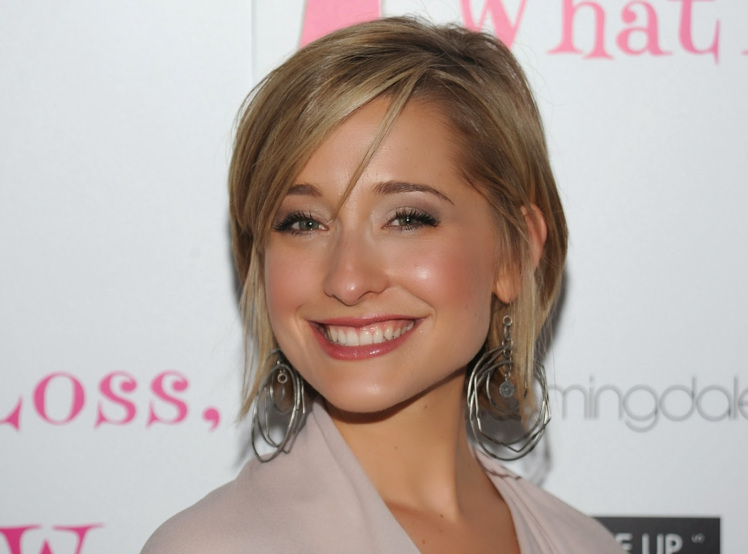 Imagem de: Allison Mack, de Smalville, pode pegar prisão perpétua por esquema de tráfico sexual