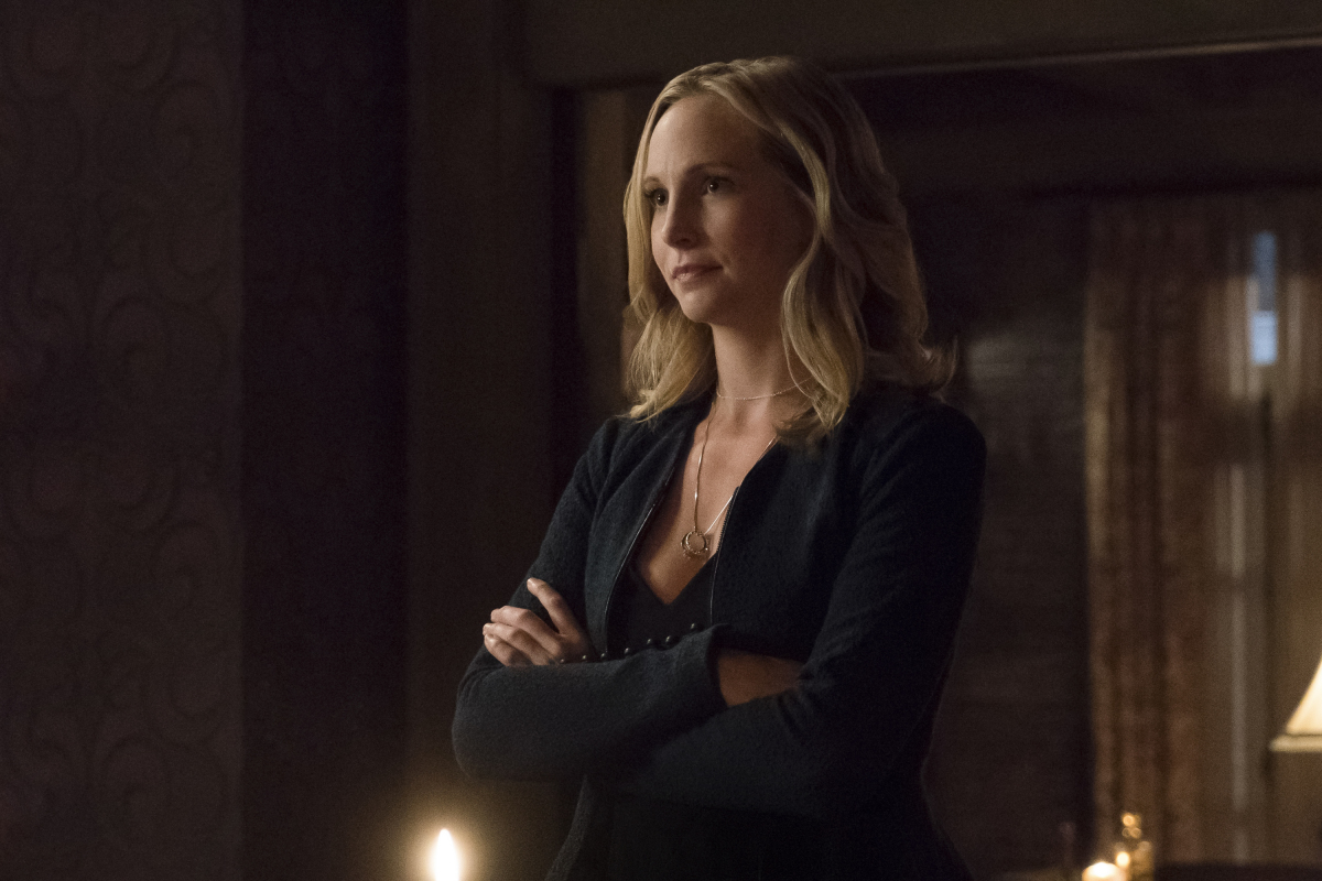 Imagem de: The Originals: Caroline está de volta e Elijah ataca Klaus no trailer do episódio 5x06