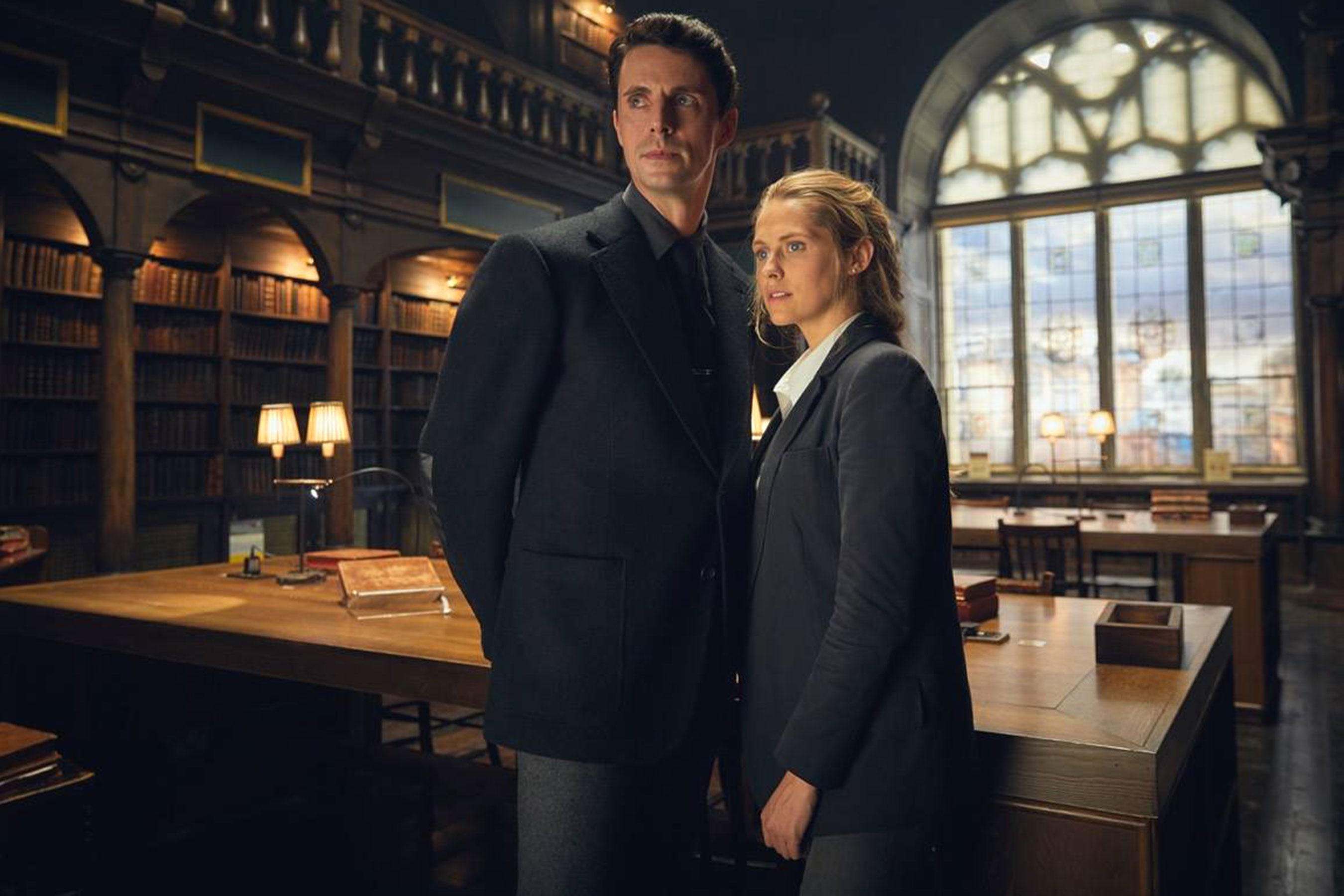 Imagem de: A Discovery Of Witches: romance proibido entre bruxa e vampiro no trailer da nova série
