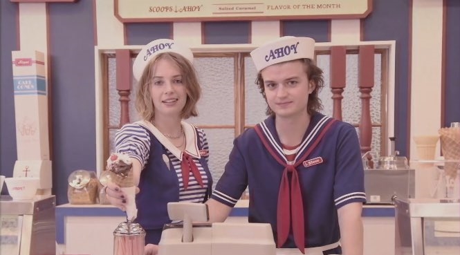 Imagem de: Stranger Things: primeira imagem de Maya Hawke como Robin na 3ª temporada da série