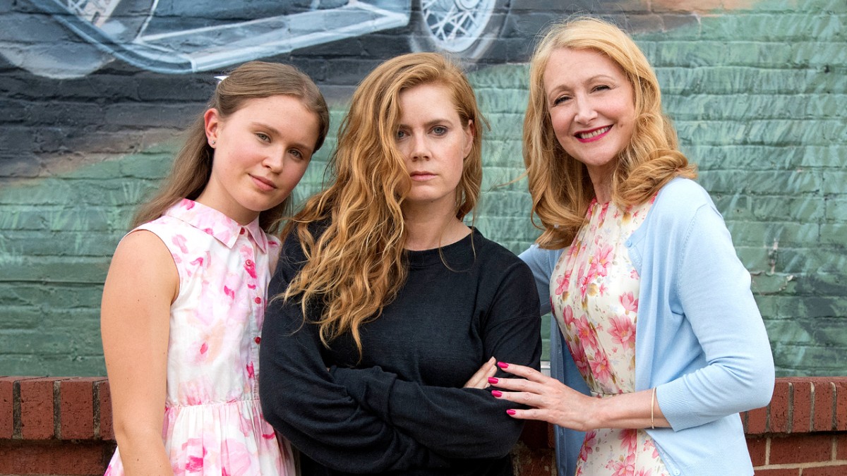 Imagem de: Sharp Objects: Camille corre perigo ao proteger Amma no trailer do episódio 1x08