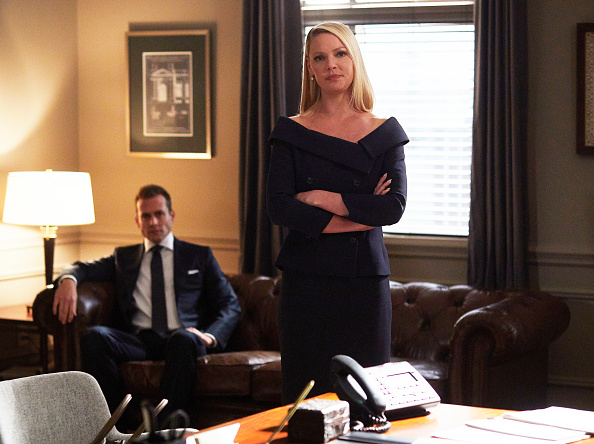 Imagem de: Suits: Louis recebe uma ótima notícia no trailer do episódio 8x07