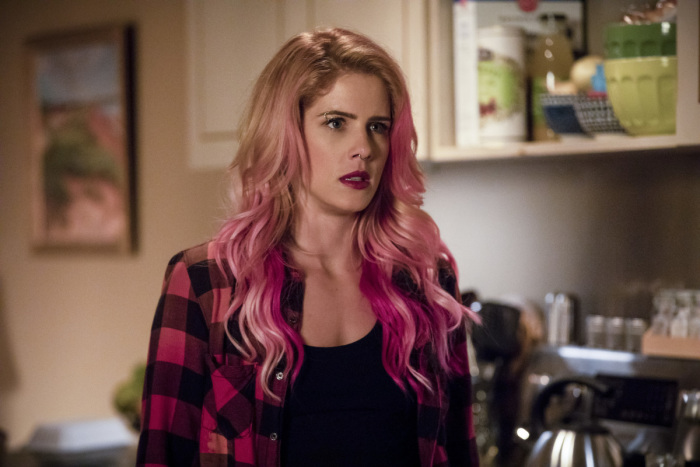 Imagem de: Arrow: Felicity de visual novo nas fotos do primeiro episódio da 7ª temporada