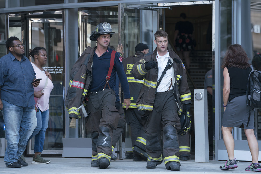 Imagem de: Chicago Fire: vida pessoal de Casey nas fotos e sinopse da estreia da 7ª temporada