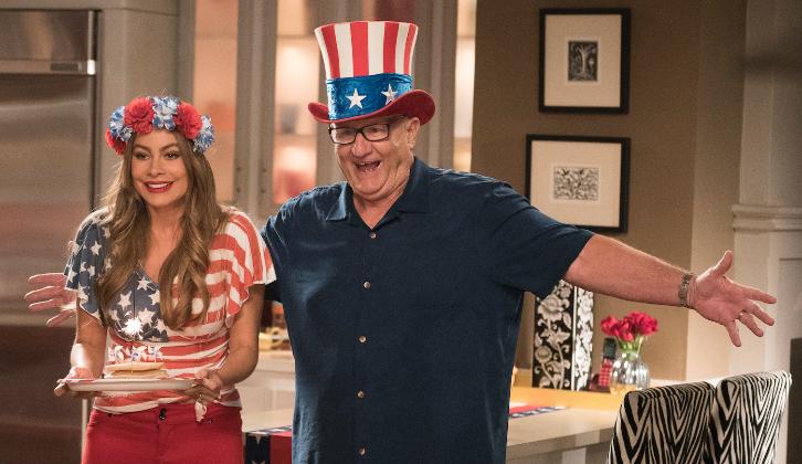 Imagem de: Modern Family: 10ª temporada estreia com Jay no desfile de 4 de julho