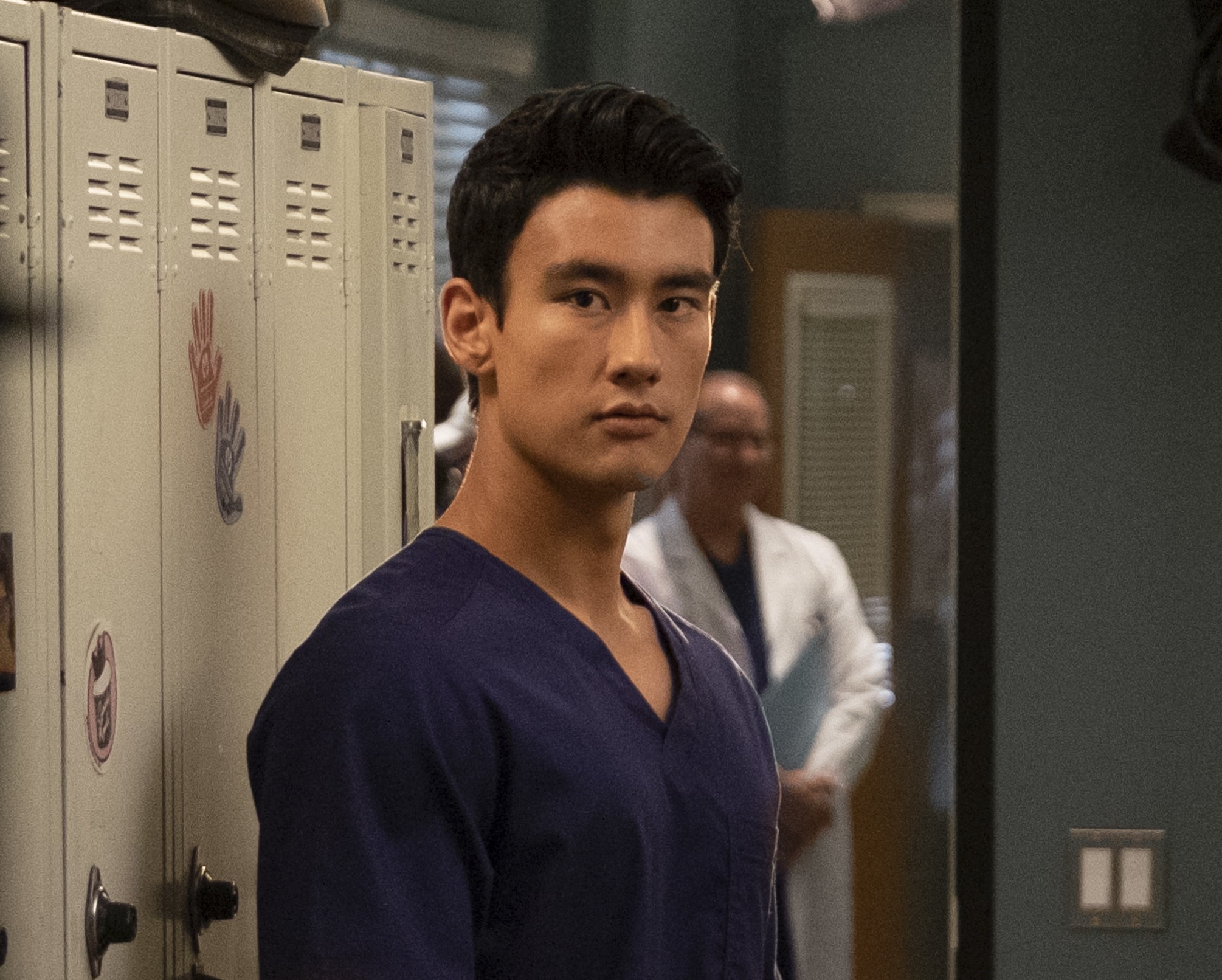 Imagem de: Grey's Anatomy: showrunner promete "linda história de amor" para o Dr. Nico Kim