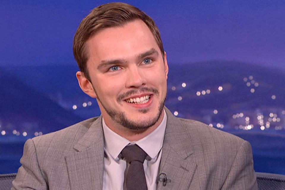 Imagem de: Crossing Swords: Nicholas Hoult protagonizará série animada da Hulu
