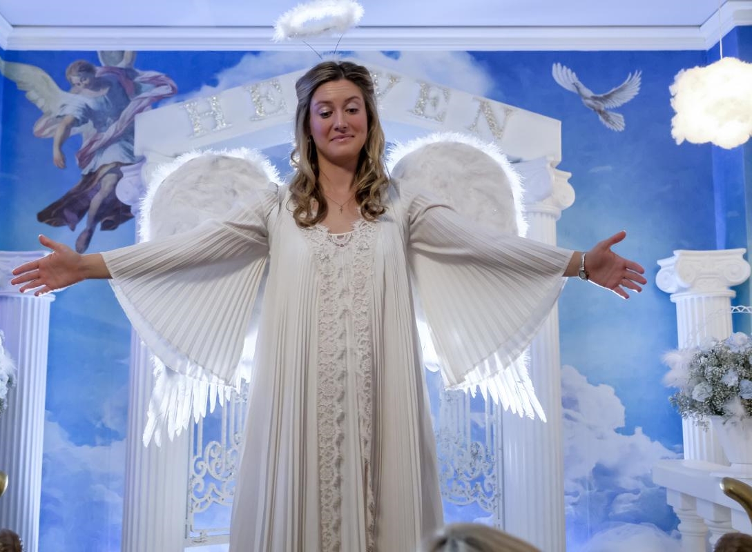 Imagem de: Young Sheldon: especial de Halloween com briga entre Deus e Diabo