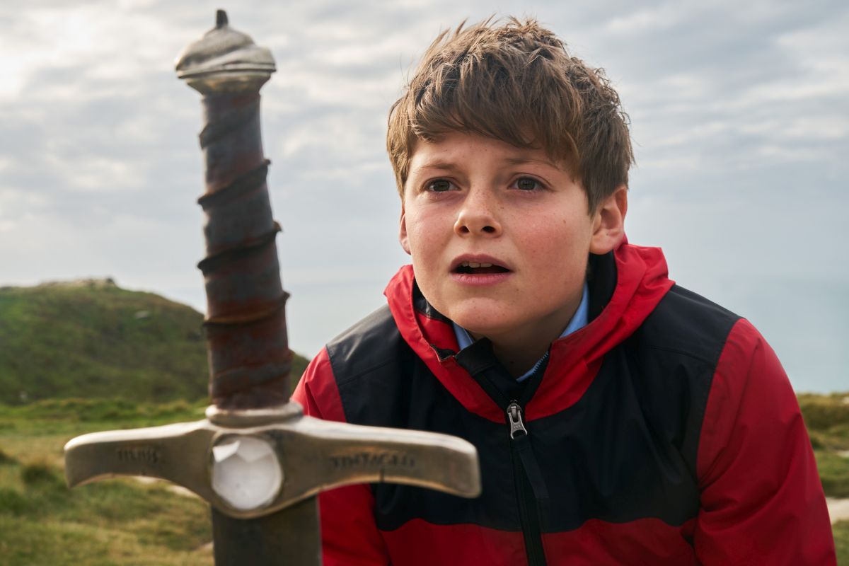 Imagem de: O Menino Que Queria Ser Rei: trailer legendado da aventura épica juvenil