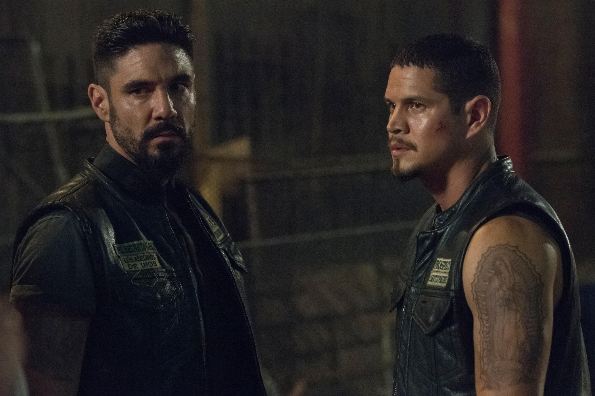 Imagem de: Mayans MC: season finale tem reviravolta com chegada de personagem de Sons of Anarchy