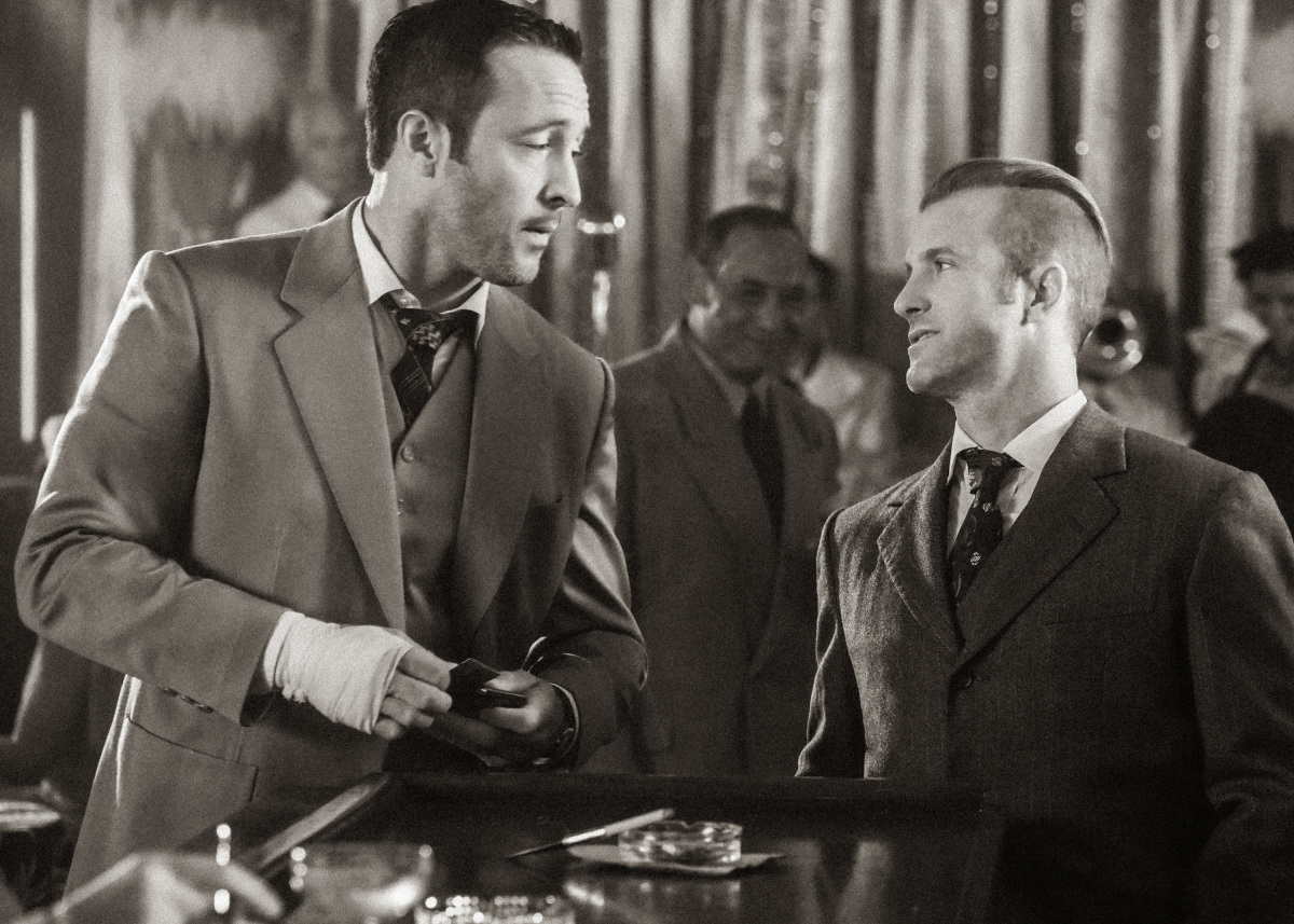 Imagem de: Hawaii Five-0: investigação nos anos 40 no trailer do especial do 200° episódio da série