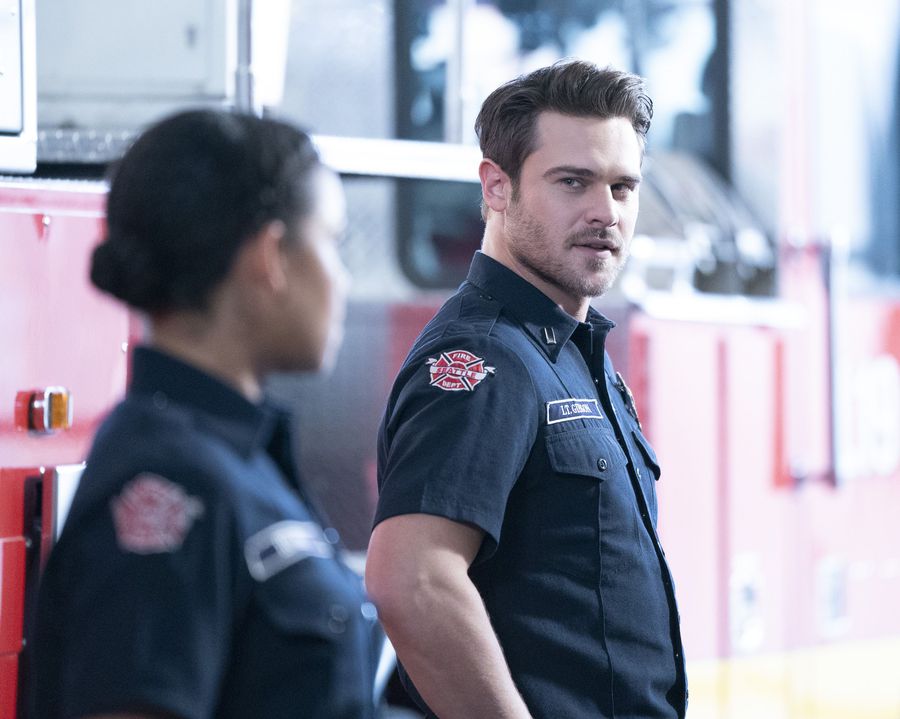 Imagem de: Station 19: força da natureza no trailer do episódio 2x07, o último do ano