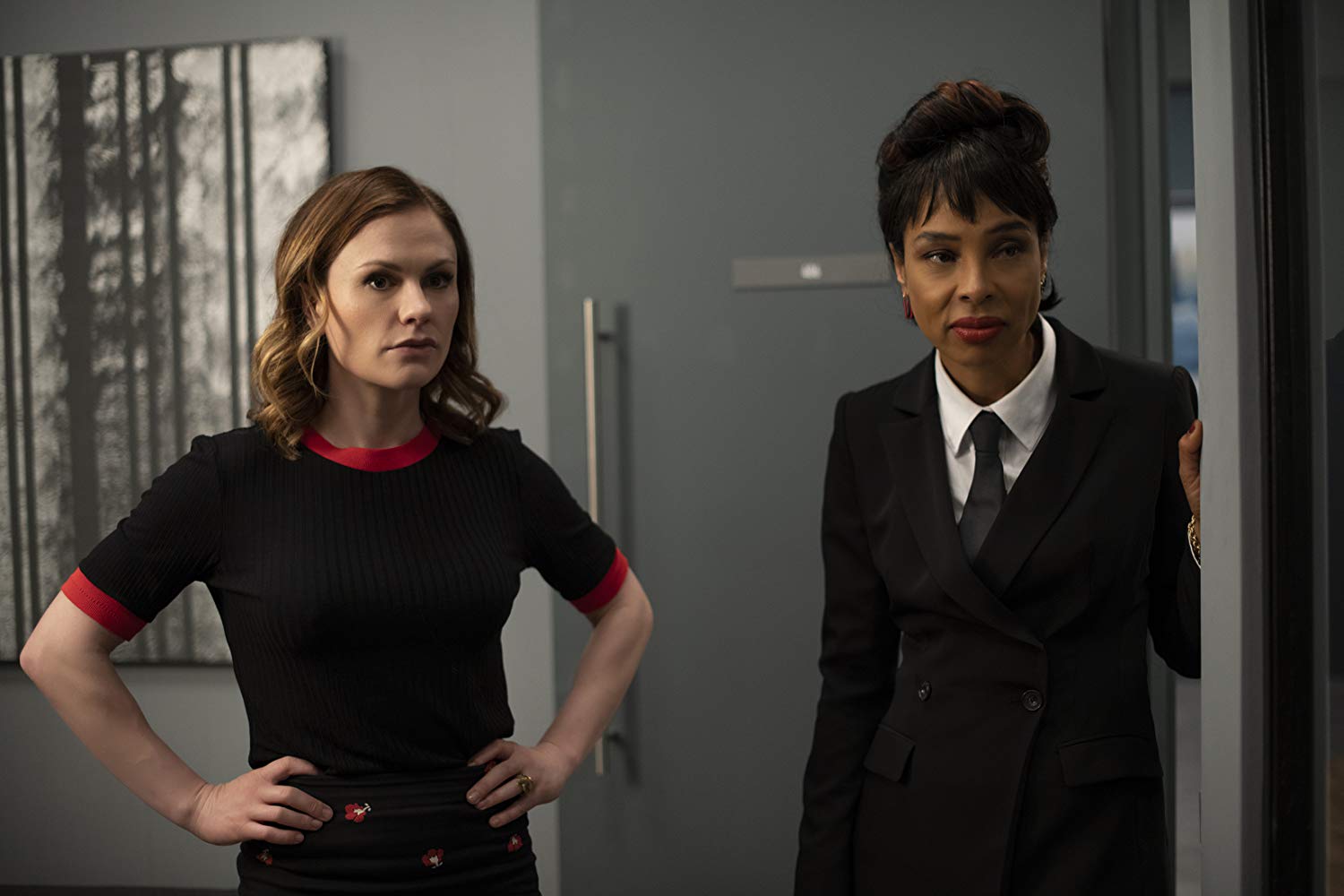 Imagem de: Flack: Anna Paquin resolve escândalos de celebridades em nova minissérie