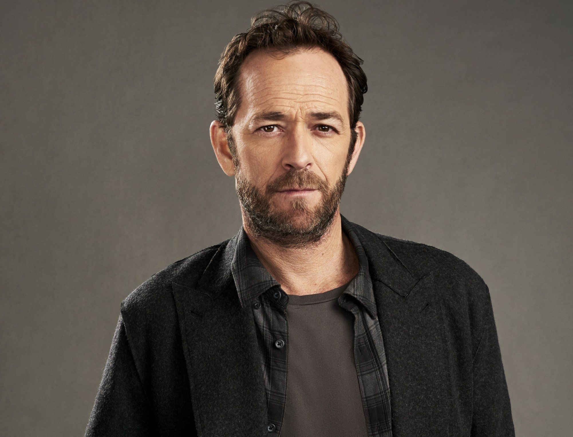 Imagem de: Luke Perry, de Riverdale e Barrados no Baile, morre aos 52 anos