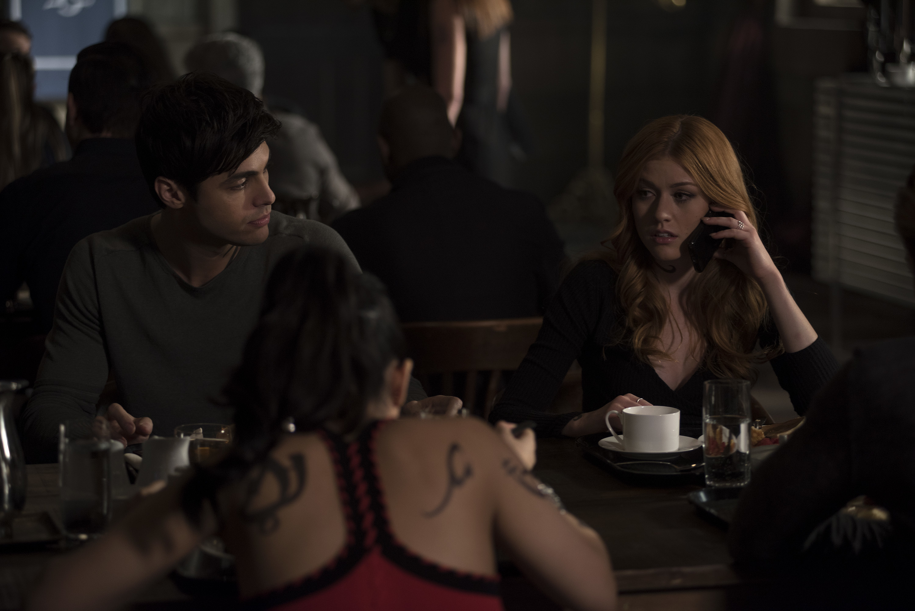 Imagem de: Shadowhunters enfrentam novos desafios nas cenas do episódio 3x15