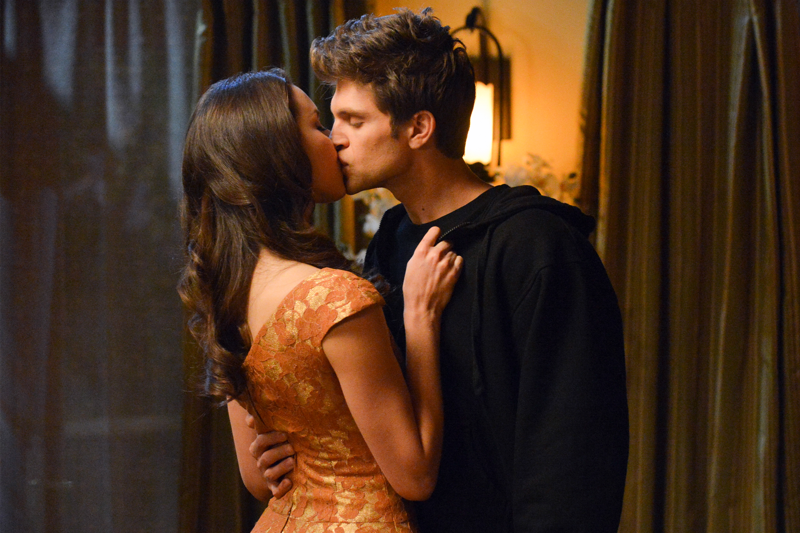 Imagem de: Pretty Little Liars: The Perfectionists revela novidade sobre Spencer e Toby (spoiler)