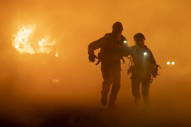 Imagem de: Station 19: incêndio fora de controle em Los Angeles na 2ª season finale (trailer)