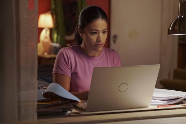 Imagem de: Jane the Virgin: projeto piloto no episódio 5x09 (trailer)