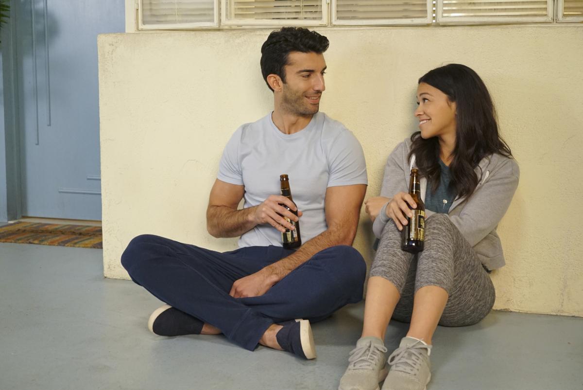 Imagem de: Jane the Virgin: amizade e coração partido no episódio 5x11 (vídeo e fotos)