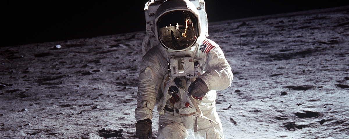 Imagem de: Especialista em filmes desmente 8 teorias que rejeitam a chegada do homem à Lua