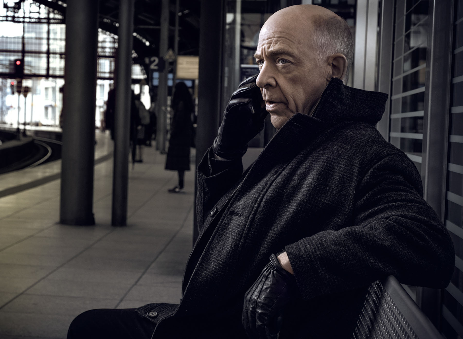 Imagem de: Counterpart, estrelada por J.K. Simmons, foi cancelada por ser "muito masculina"