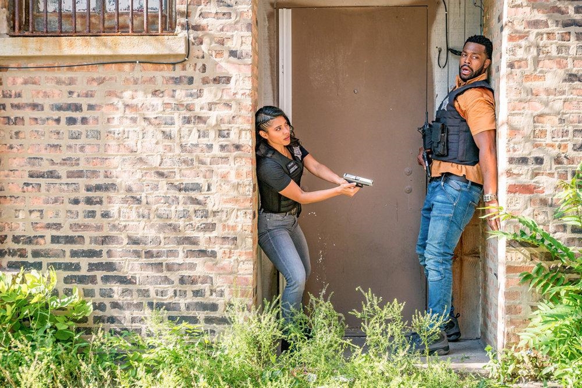 Imagem de: Chicago PD: operação dá errado no episódio 7x02 (trailer e fotos)