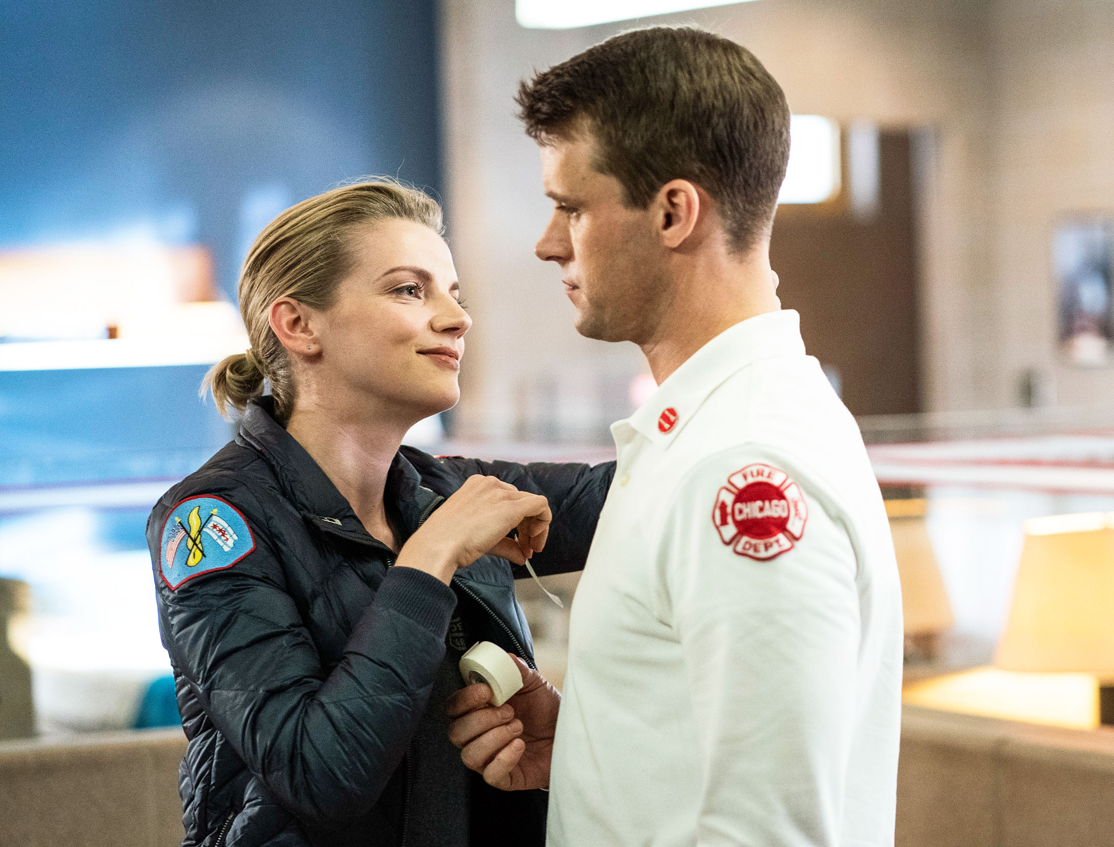 Chicago Fire Terá Romance Entre Casey E Brett Na 8ª Temporada Minha 9574