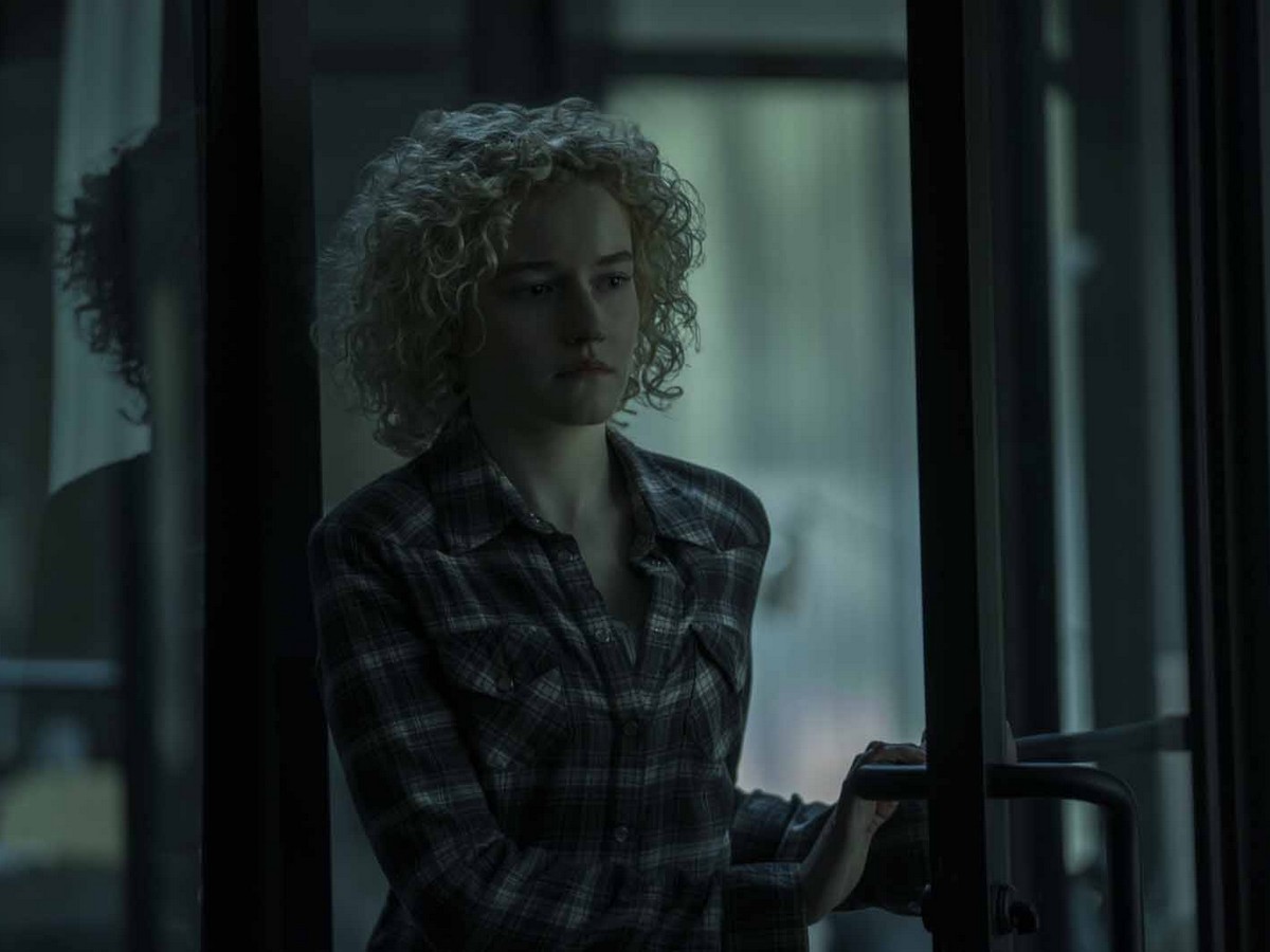 Imagem de: Julia Garner deve interpretar golpista em série de Shonda Rhimes para a Netflix