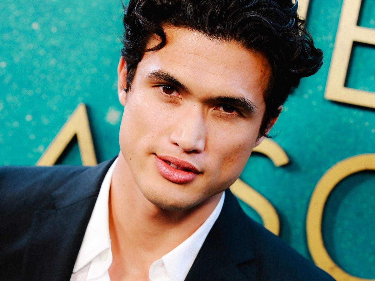 Imagem de: Charles Melton, de Riverdale, estrelará filme com ator de Vikings