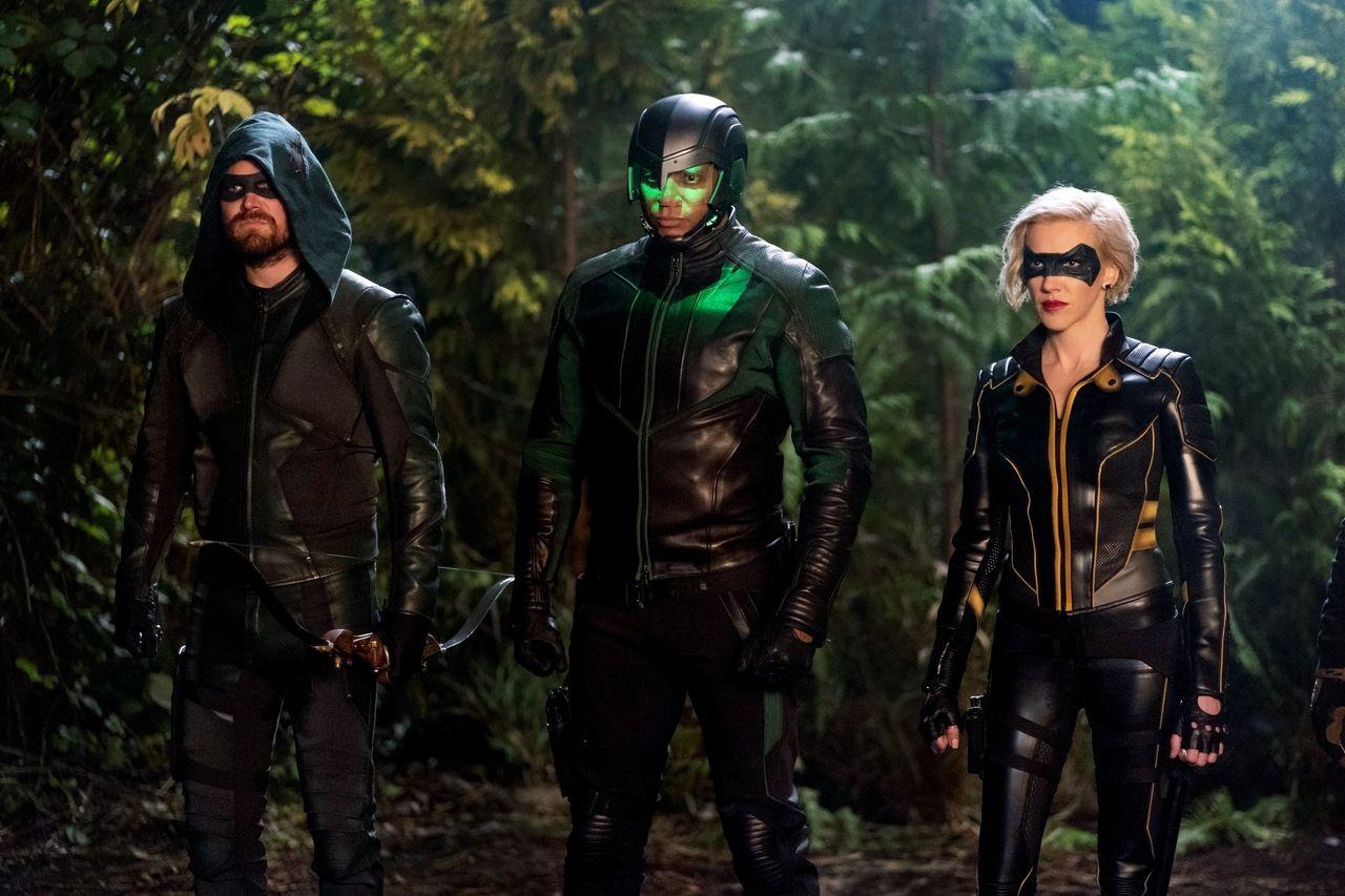 Imagem de: Team Arrow enfrenta vilão conhecido no episódio 8x07 (trailer e fotos)
