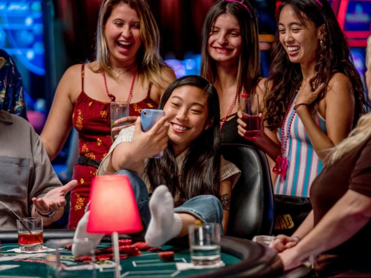 Imagem de: Estreia de Awkwafina Is Nora From Queens supera expectativas