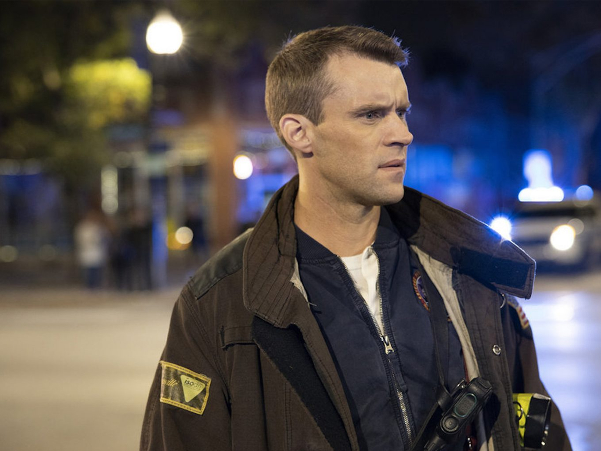 Imagem de: Chicago Fire: Jesse Spencer brinca com romance de personagens