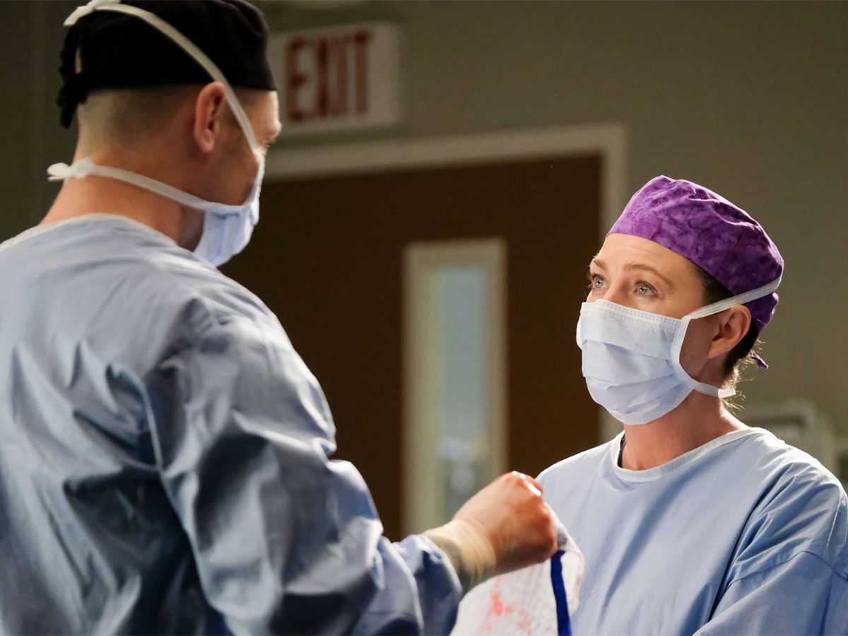 Imagem de: Grey's Anatomy 16x15: nevasca esfria relacionamentos (RECAP)
