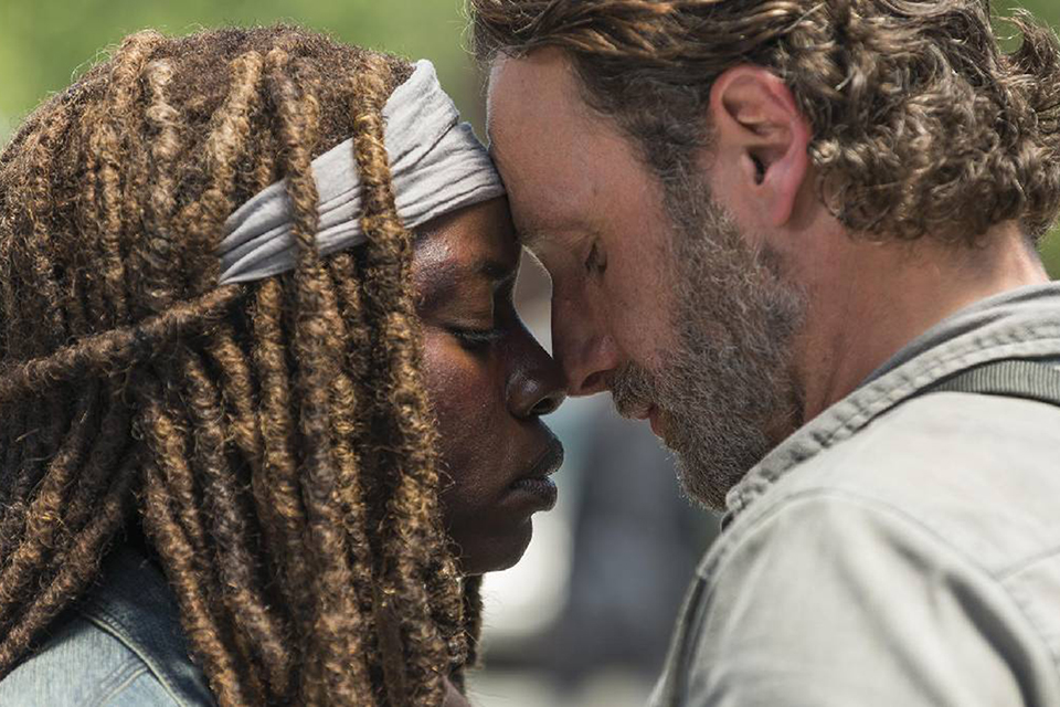 Imagem de: The Walking Dead: Andrew Lincoln faz vídeo cantando para Danai Gurira