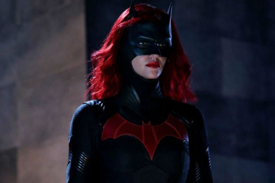 Imagem de: Batwoman 1x18: Kate é traída e perde o diário de Lucius (RECAP)