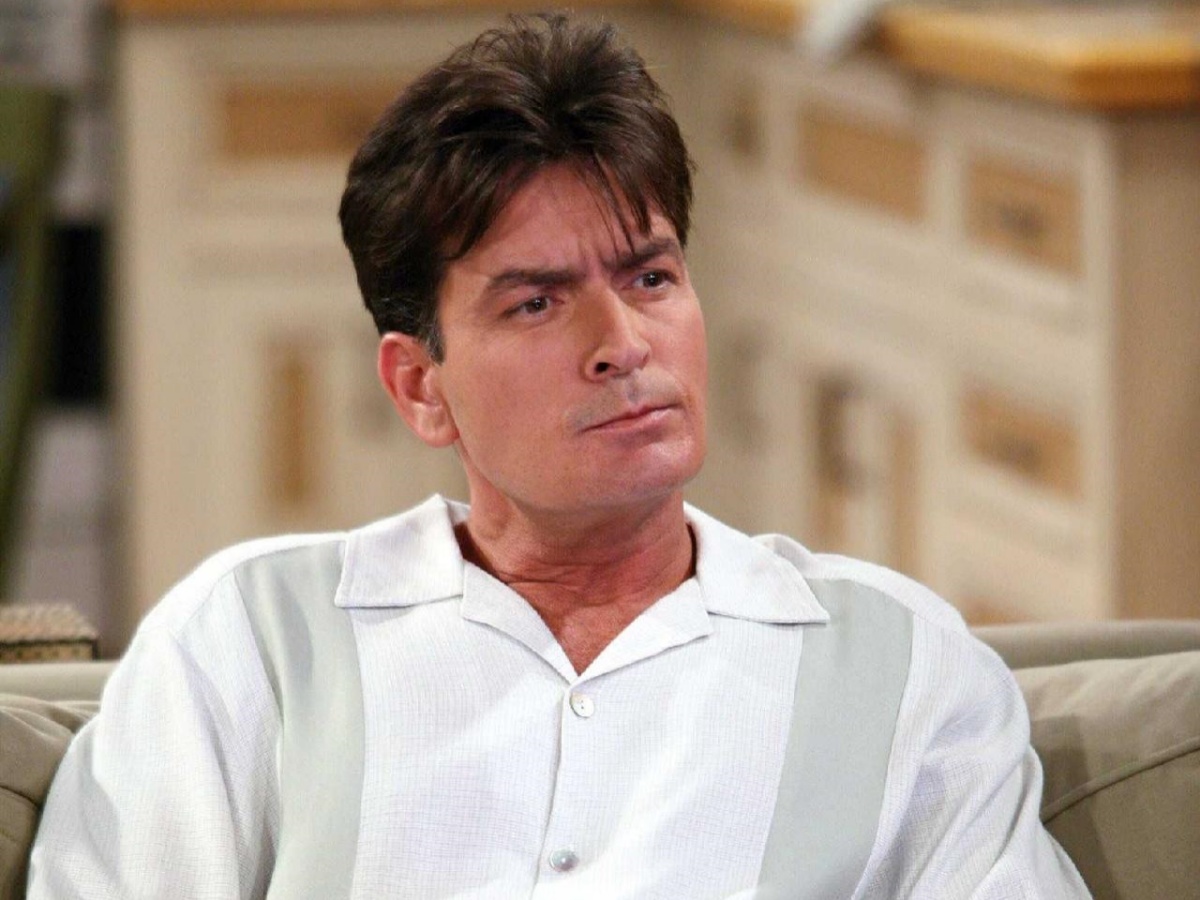Imagem de: #PorOndeAnda: Charlie Sheen, da série Two and a Half Man